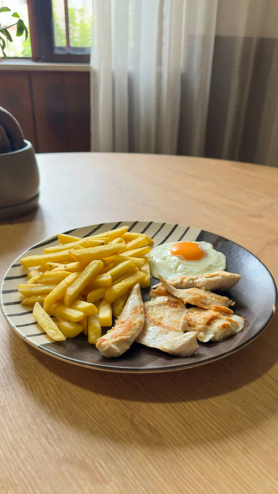 Bife de frango com ovo