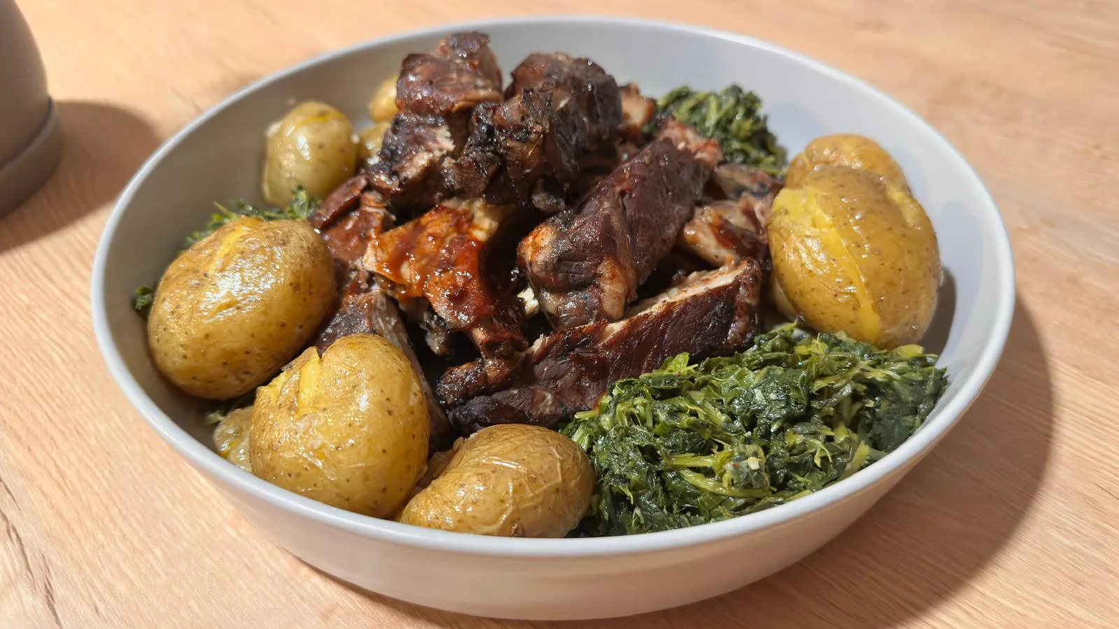 Costelinhas com batata a murro