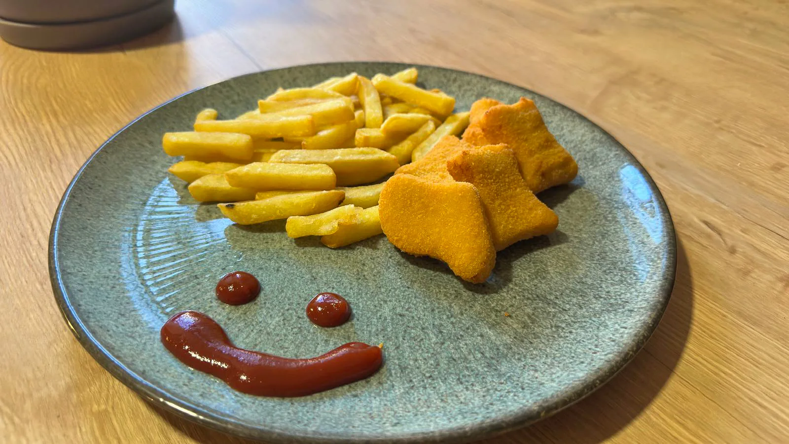 Nuggets de frango com batata